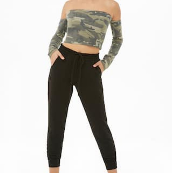 NWOT CAMOUFLAGE CROP TOP. NEW - Picture 4 of 5